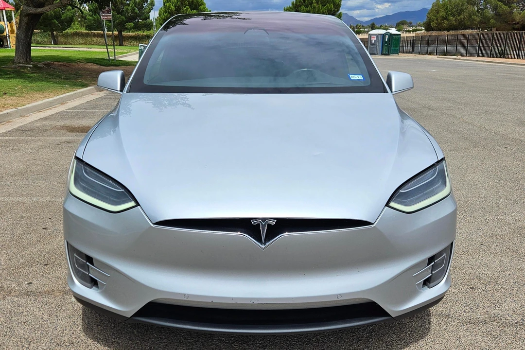 2017 Tesla Model X - Image 2 of 31