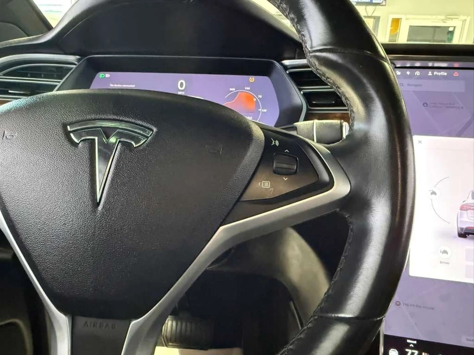 2017 Tesla Model X - Image 16 of 21