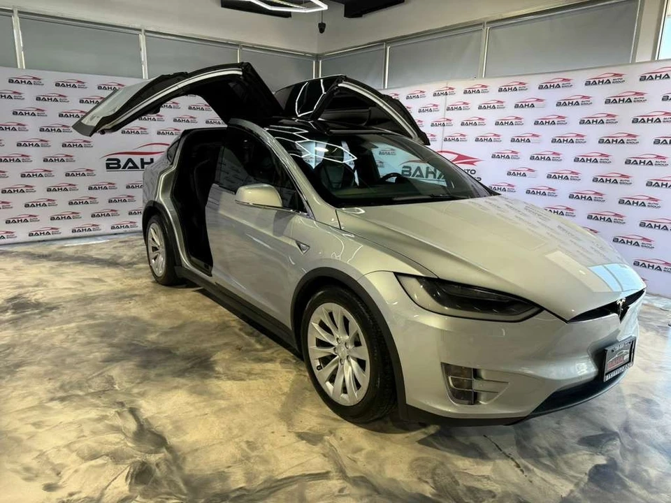 2017 Tesla Model X - Image 14 of 21