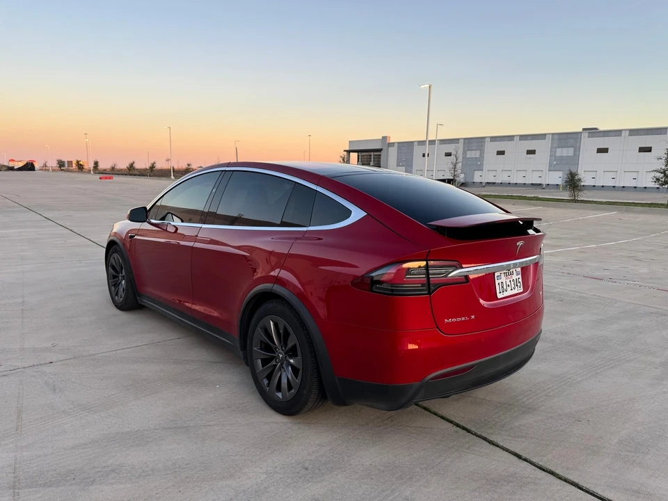 2017 Tesla Model X - Image 9 of 31