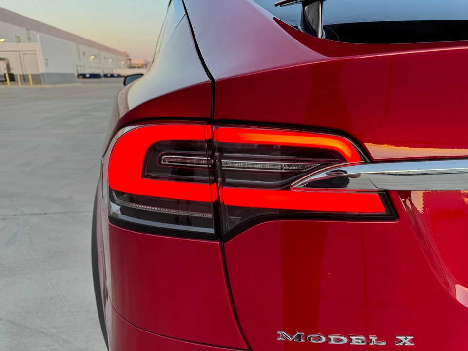 2017 Tesla Model X - Image 27 of 31
