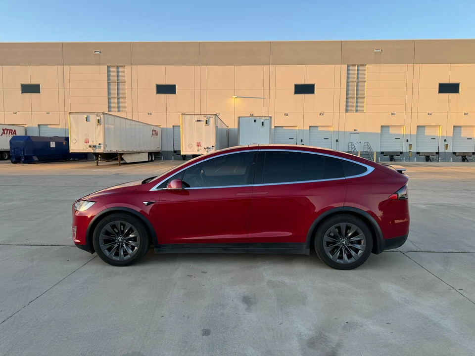 2017 Tesla Model X - Image 8 of 31
