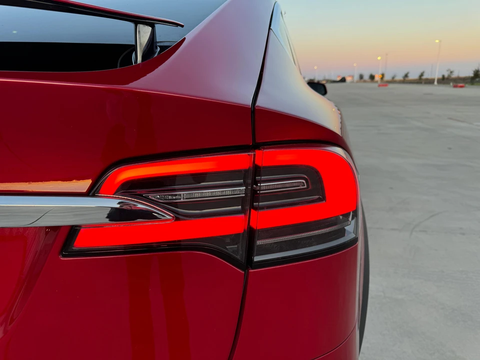2017 Tesla Model X - Image 29 of 31