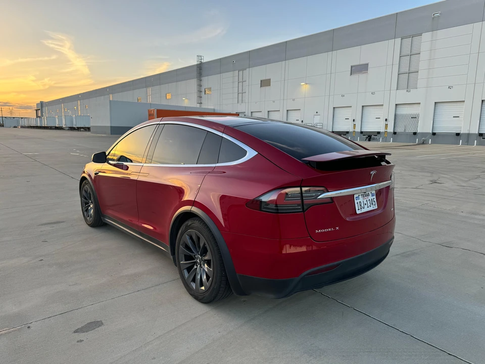 2017 Tesla Model X - Image 10 of 31