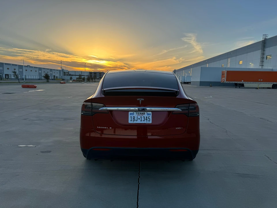 2017 Tesla Model X - Image 11 of 31