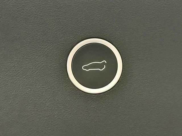 2017 Tesla Model X - Image 16 of 21