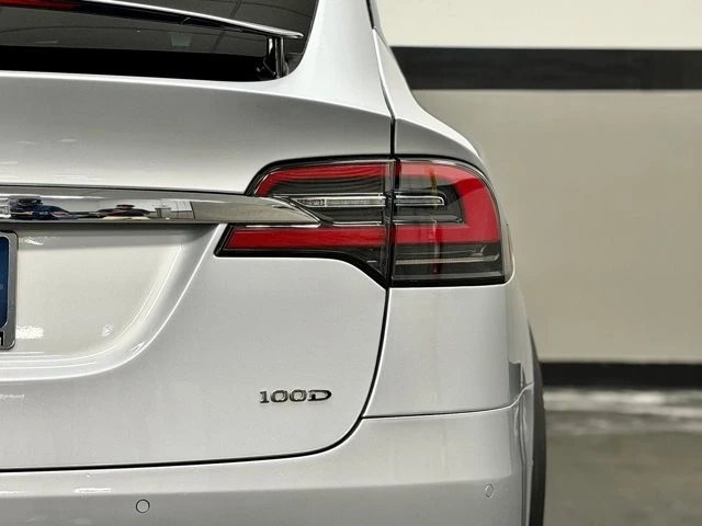 2017 Tesla Model X - Image 13 of 21