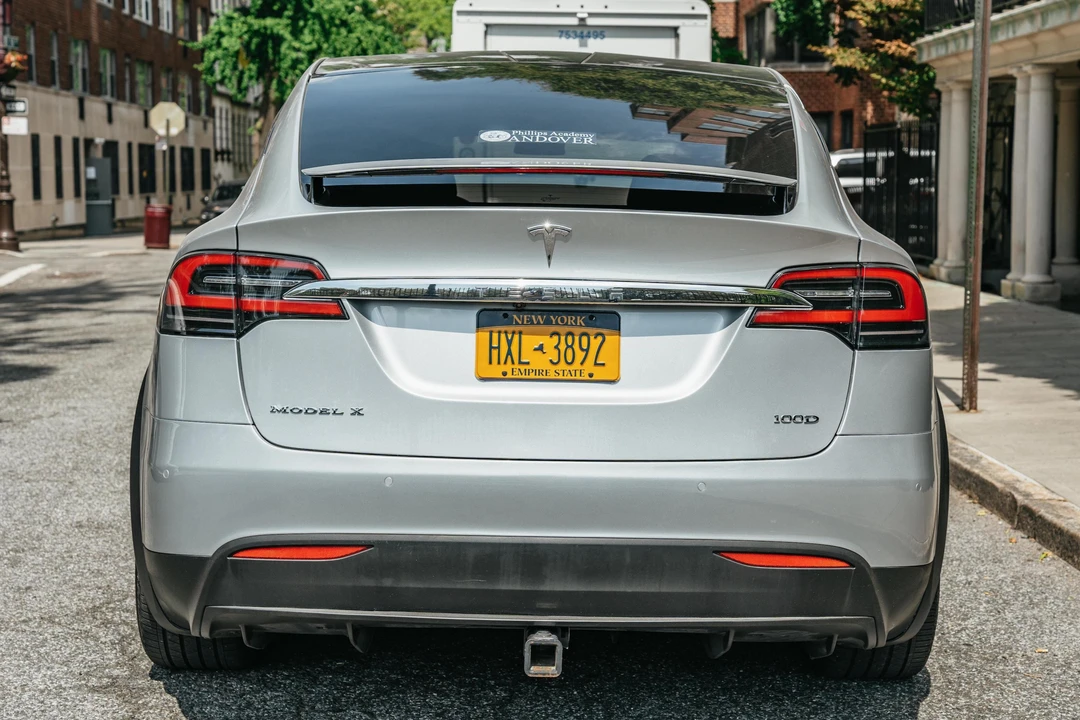 2017 Tesla Model X - Image 5 of 31