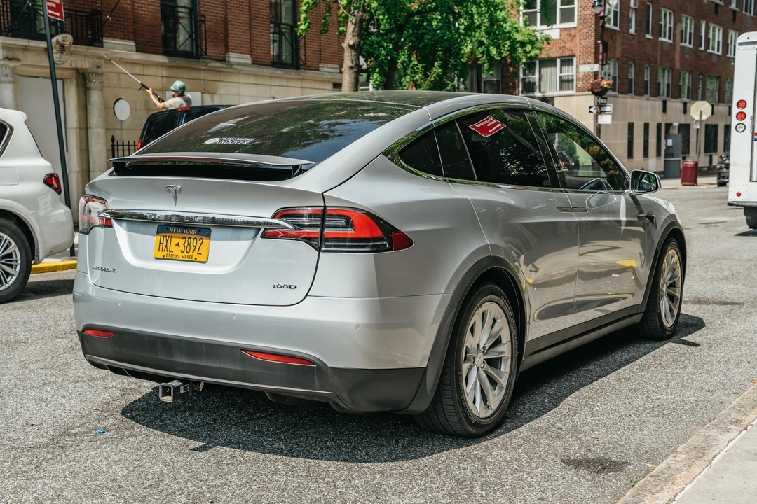 2017 Tesla Model X - Image 7 of 31