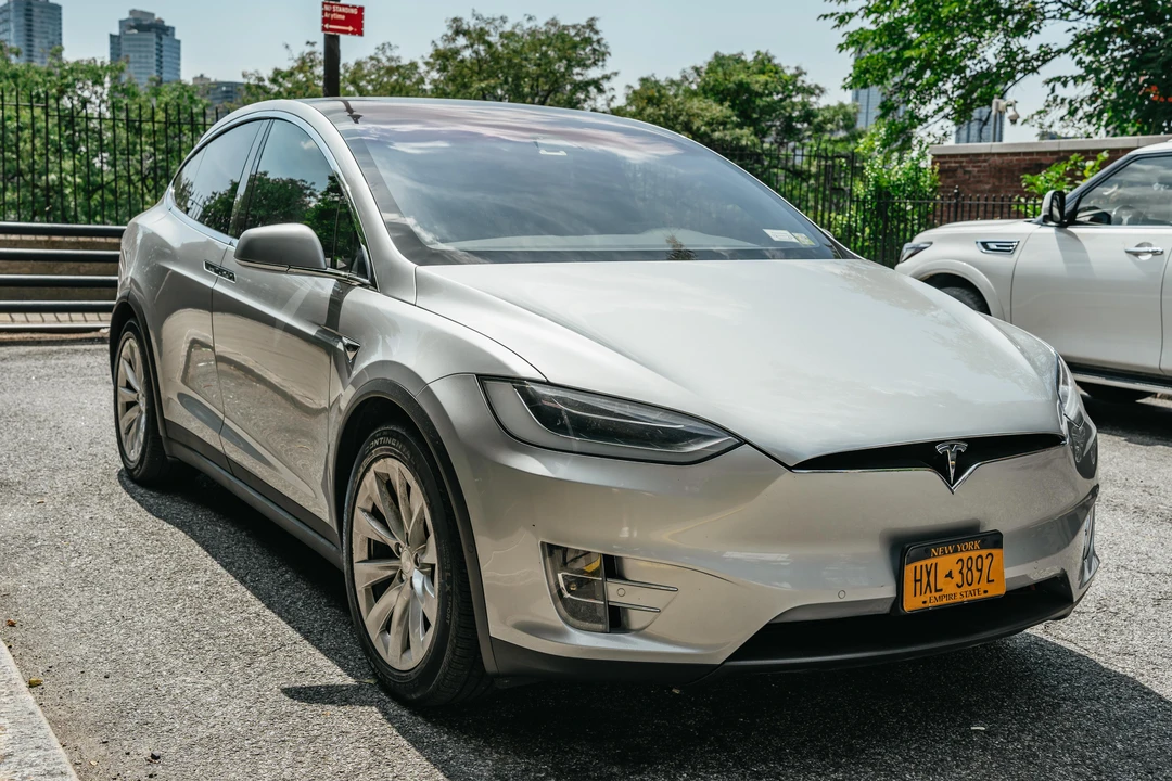 2017 Tesla Model X - Image 9 of 31