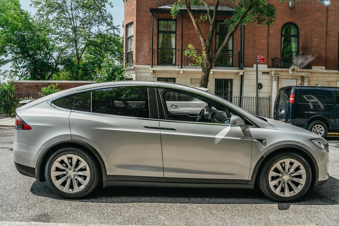 2017 Tesla Model X - Image 8 of 31