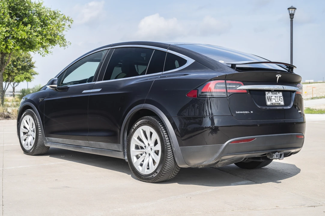 2017 Tesla Model X - Image 10 of 31