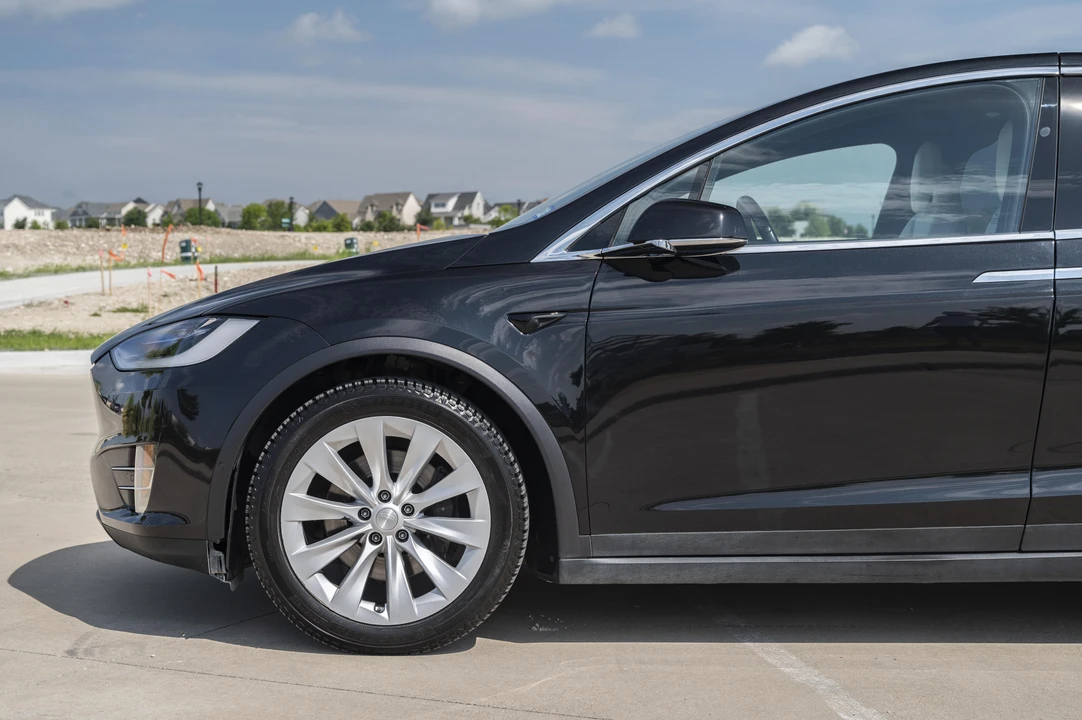 2017 Tesla Model X - Image 24 of 31