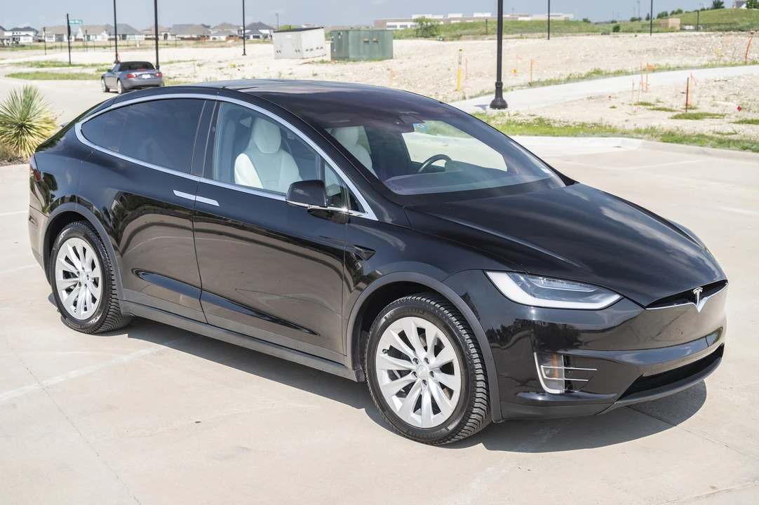 2017 Tesla Model X - Image 14 of 31