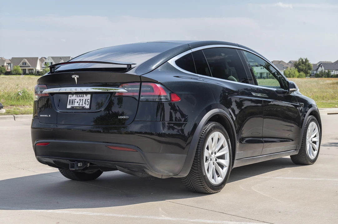 2017 Tesla Model X - Image 12 of 31