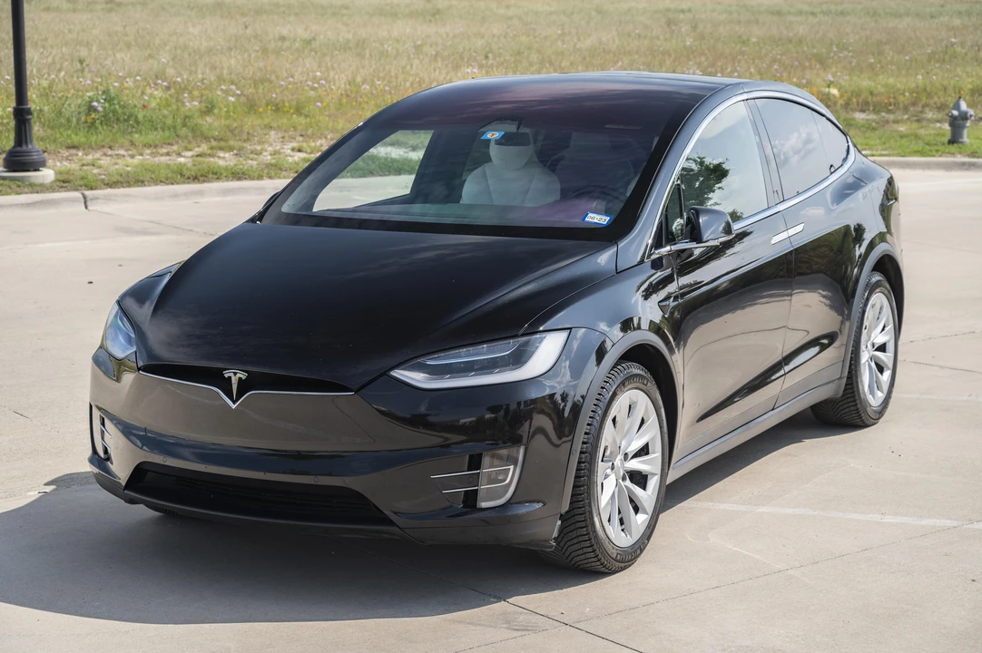 2017 Tesla Model X - Image 7 of 31