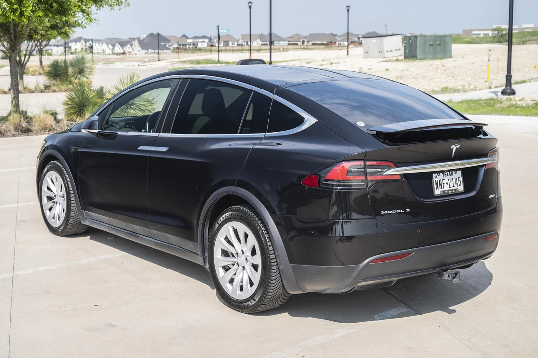 2017 Tesla Model X - Image 11 of 31