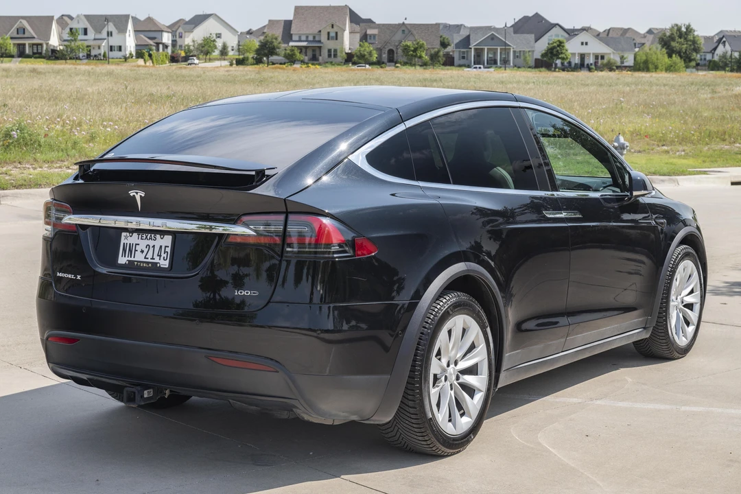 2017 Tesla Model X - Image 4 of 31