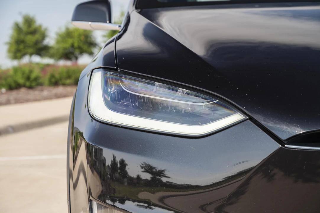 2017 Tesla Model X - Image 16 of 31