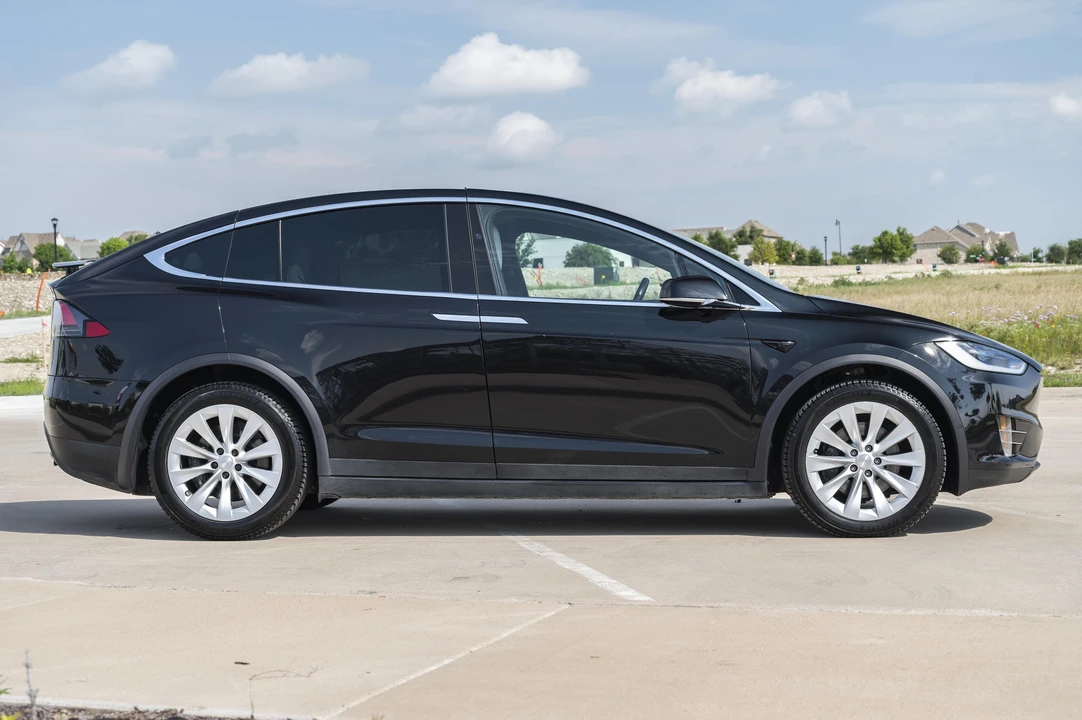 2017 Tesla Model X - Image 13 of 31
