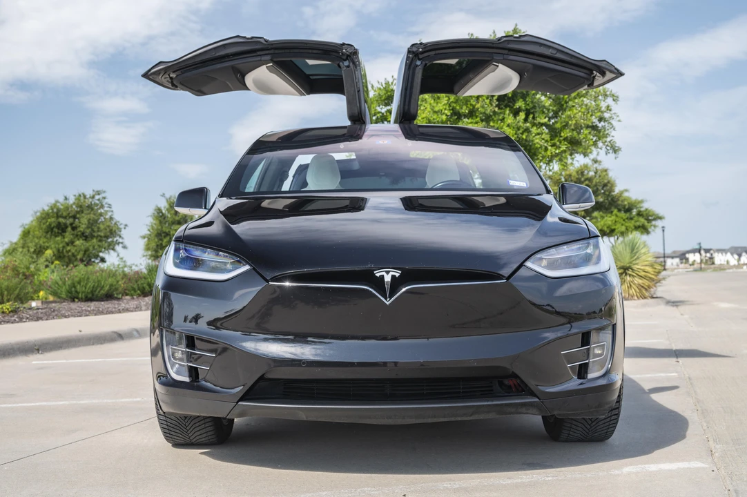 2017 Tesla Model X - Image 6 of 31