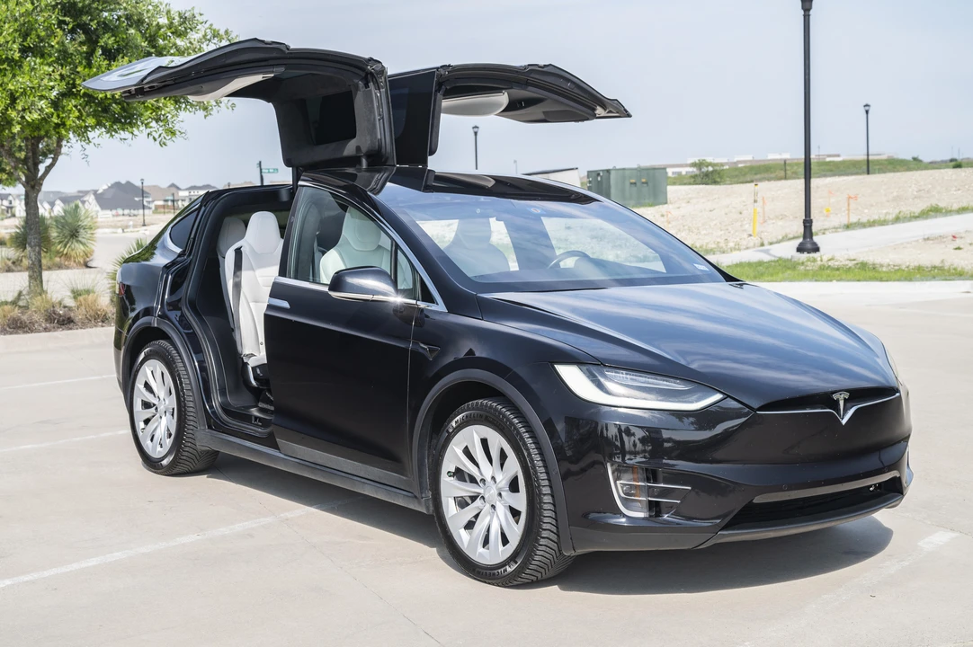 2017 Tesla Model X - Image 15 of 31