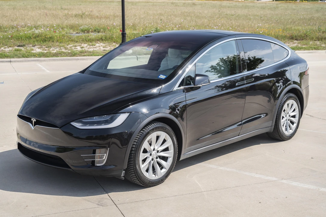 2017 Tesla Model X - Image 9 of 31