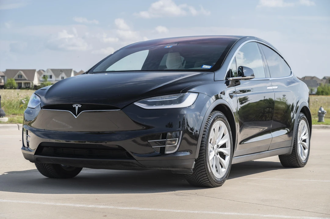 2017 Tesla Model X - Image 8 of 31