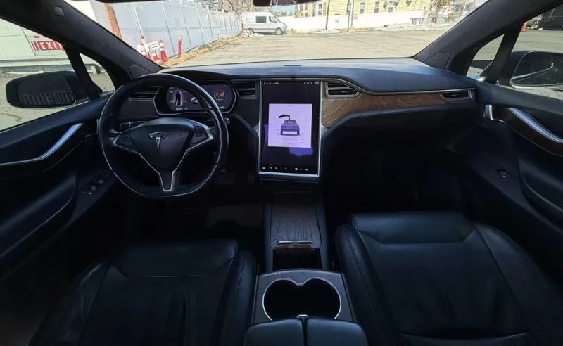 2017 Tesla Model X - Image 9 of 12
