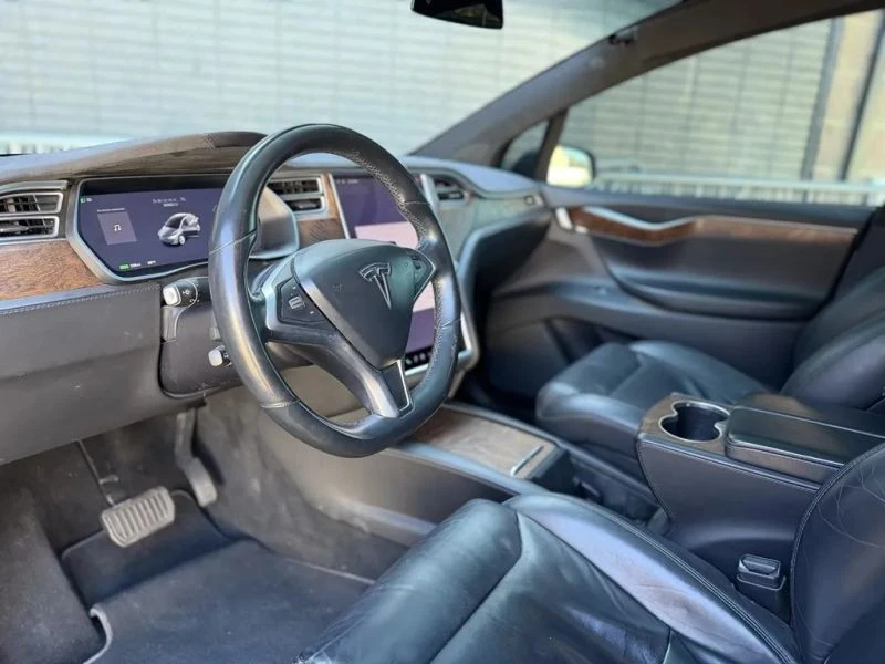 2017 Tesla Model X - Image 10 of 12