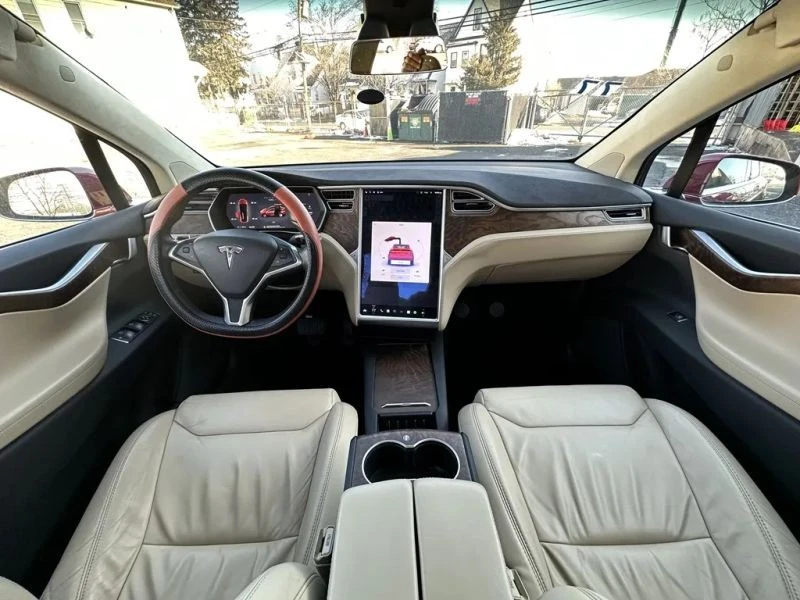 2017 Tesla Model X - Image 9 of 12