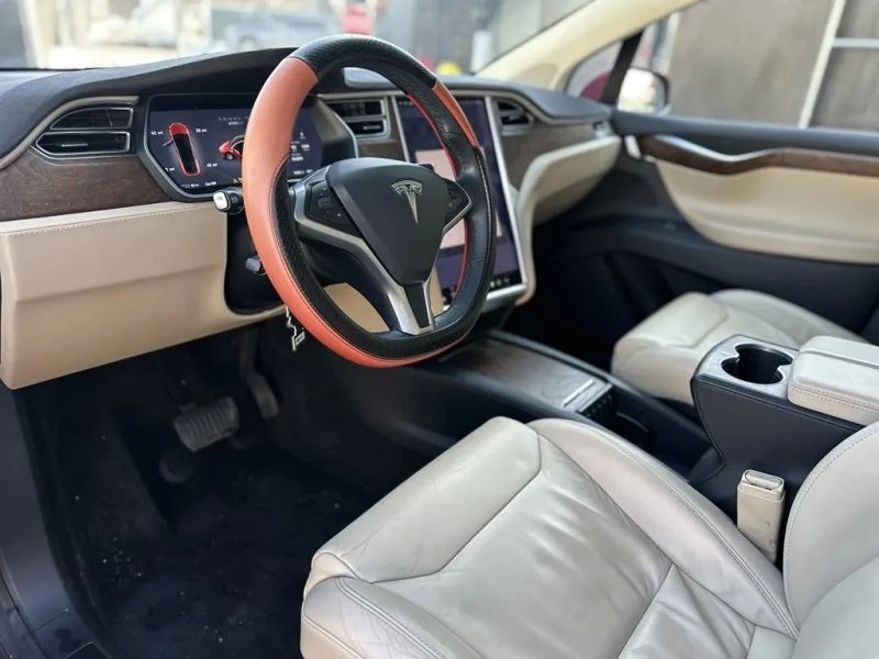 2017 Tesla Model X - Image 10 of 12