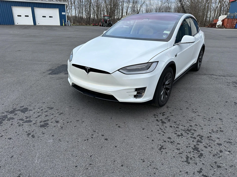 2017 Tesla Model X - Image 2 of 31