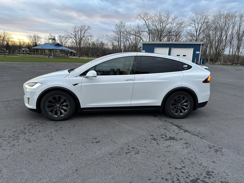 2017 Tesla Model X - Image 4 of 31