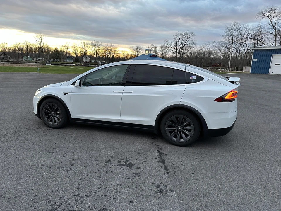 2017 Tesla Model X - Image 5 of 31