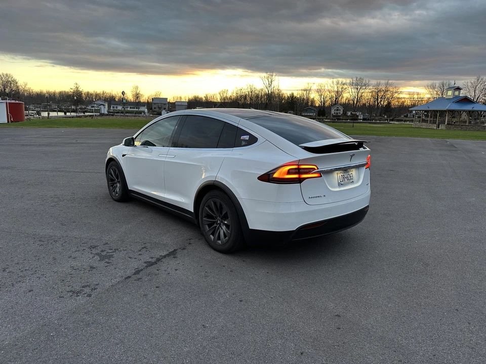 2017 Tesla Model X - Image 6 of 31
