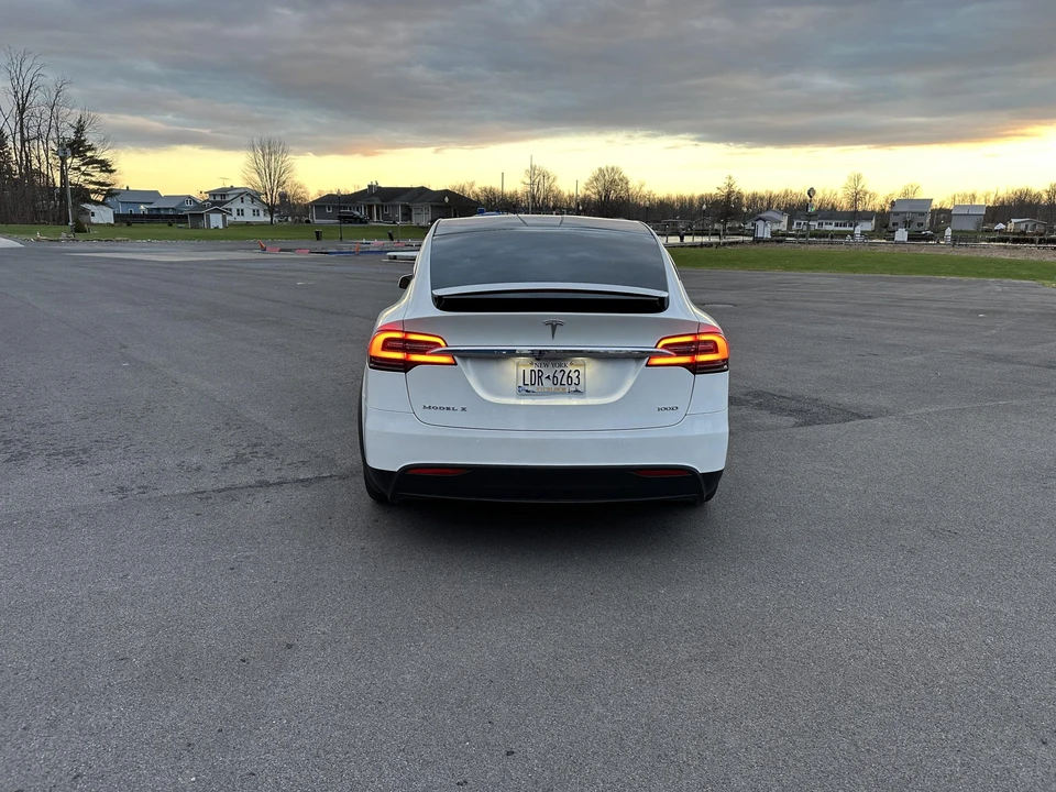 2017 Tesla Model X - Image 7 of 31