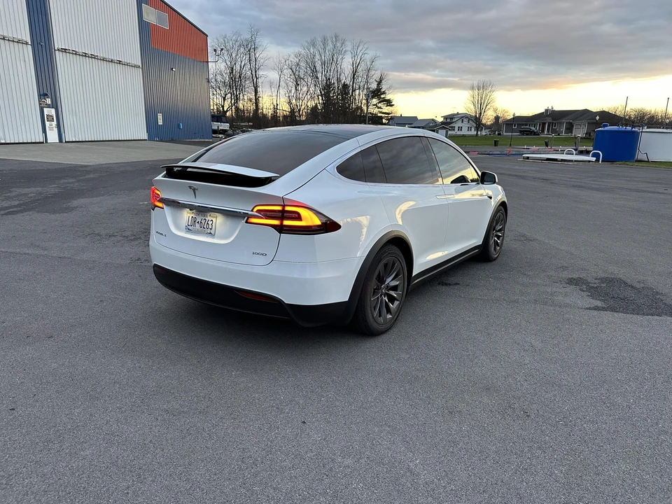2017 Tesla Model X - Image 8 of 31
