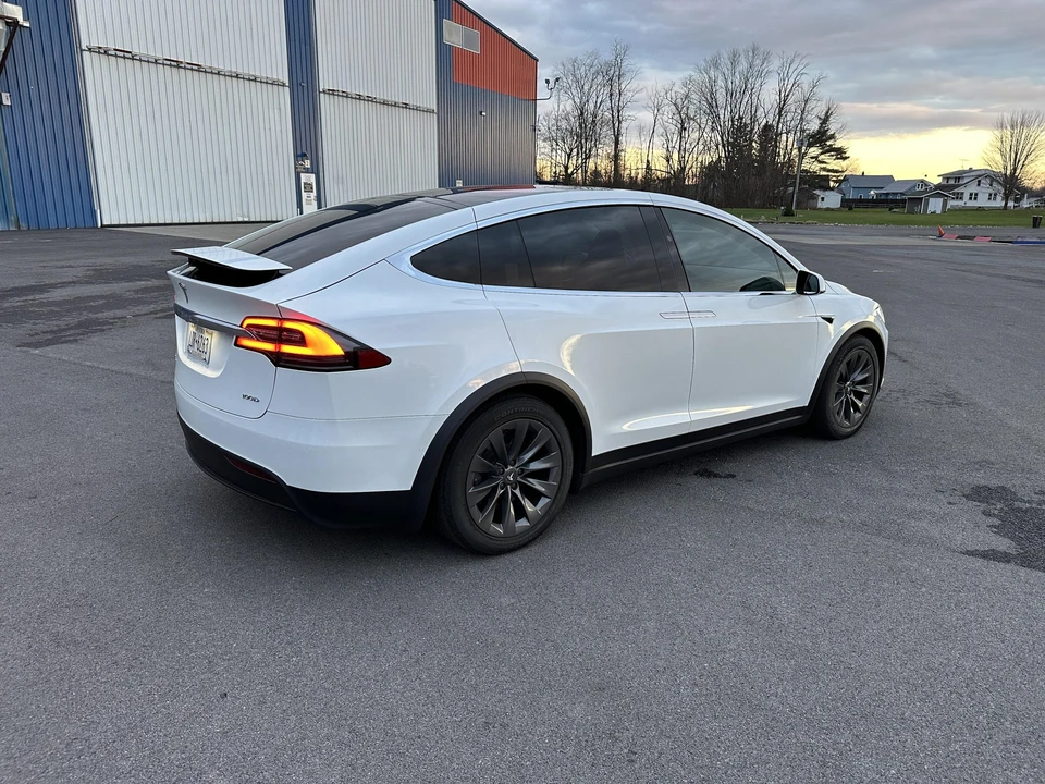 2017 Tesla Model X - Image 9 of 31