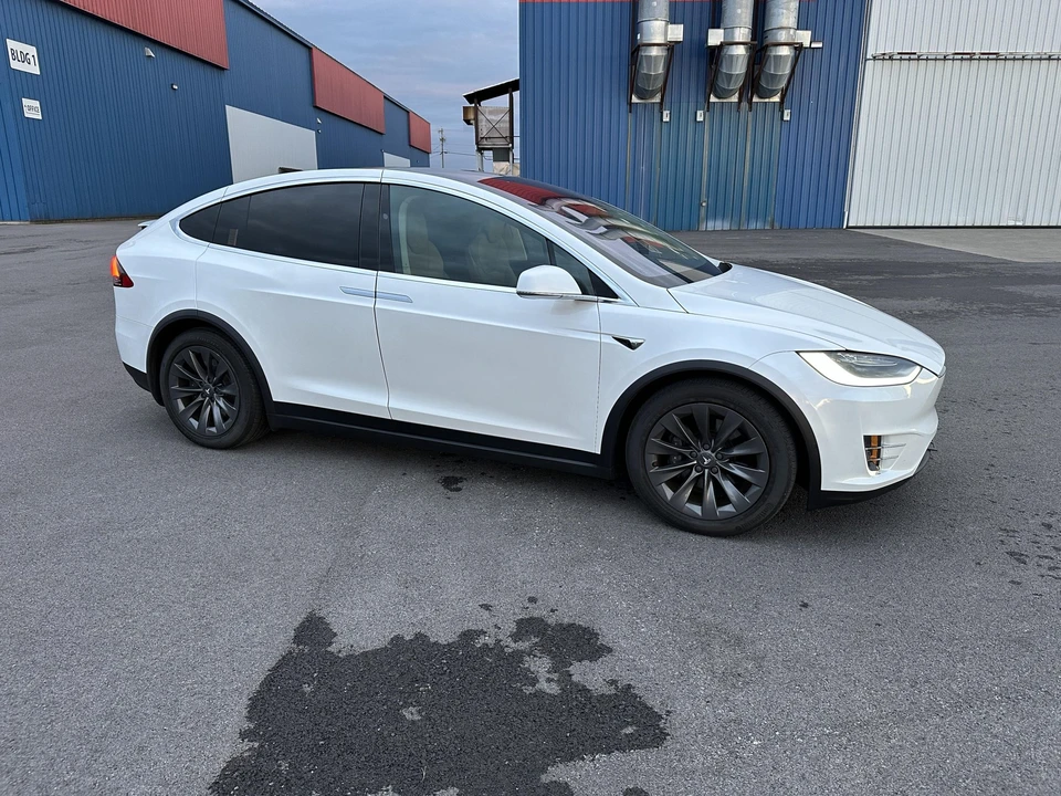 2017 Tesla Model X - Image 11 of 31