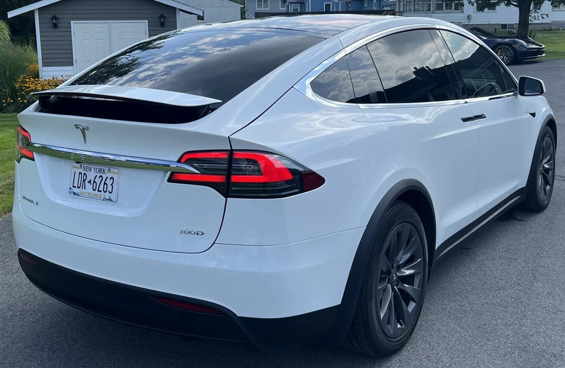 2017 Tesla Model X - Image 18 of 31