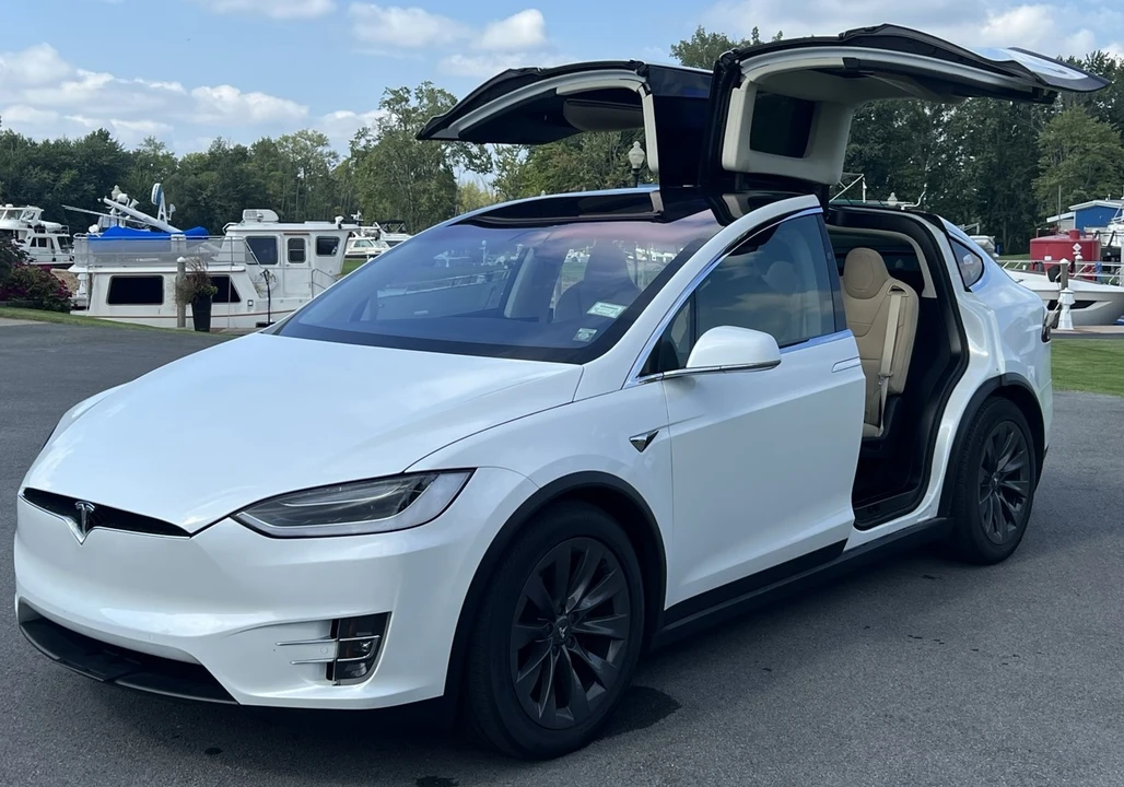 2017 Tesla Model X - Image 21 of 31