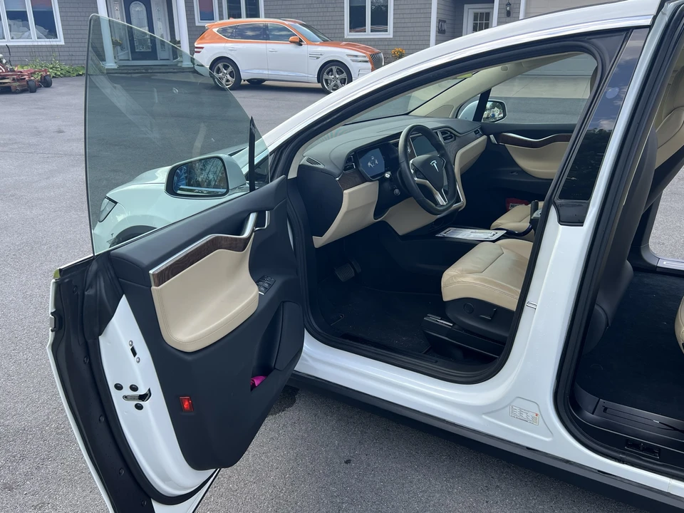 2017 Tesla Model X - Image 30 of 31