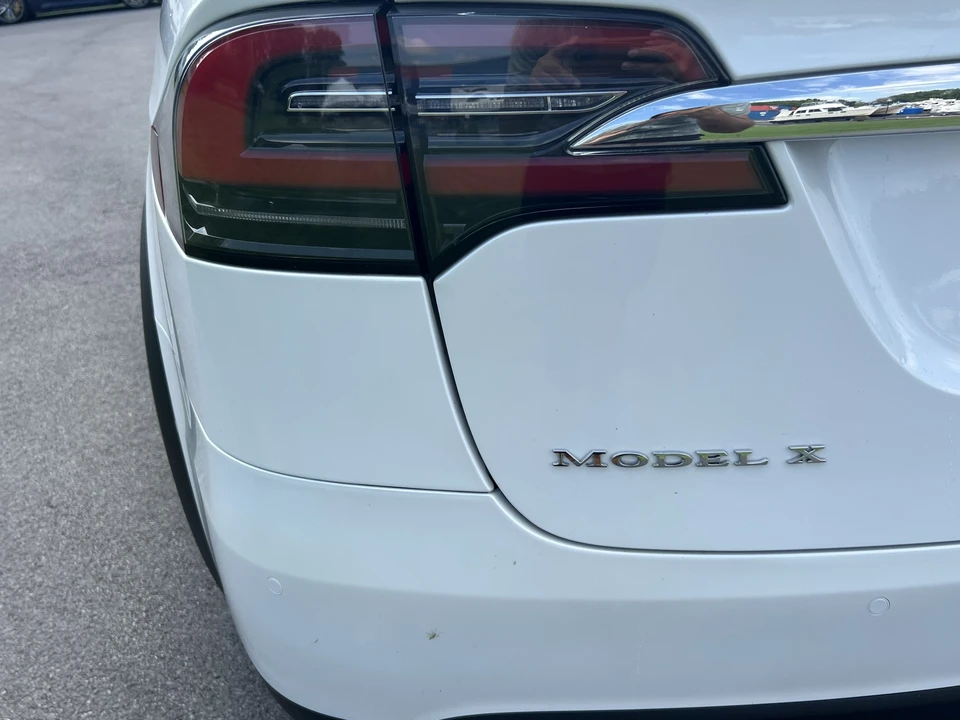 2017 Tesla Model X - Image 24 of 31