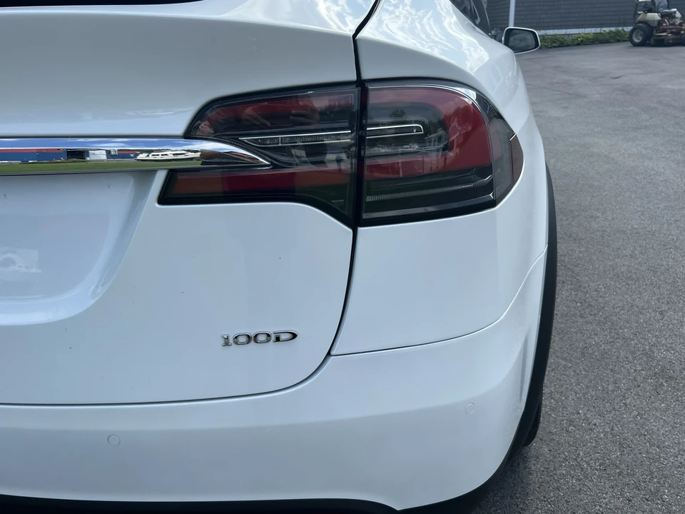 2017 Tesla Model X - Image 25 of 31