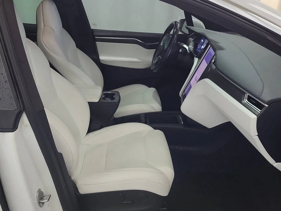 2017 Tesla Model X - Image 7 of 8