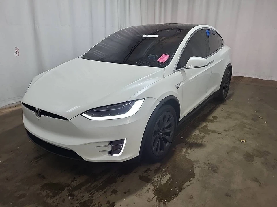 2017 Tesla Model X - Image 2 of 8