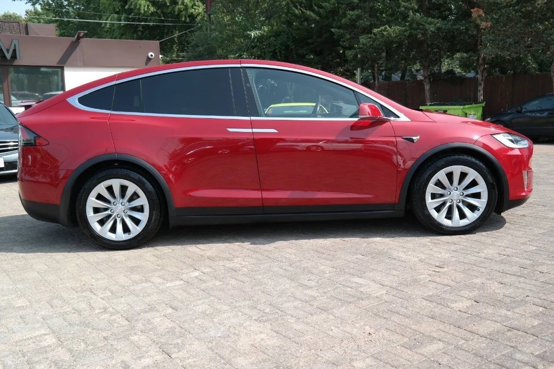 2017 Tesla Model X - Image 9 of 21