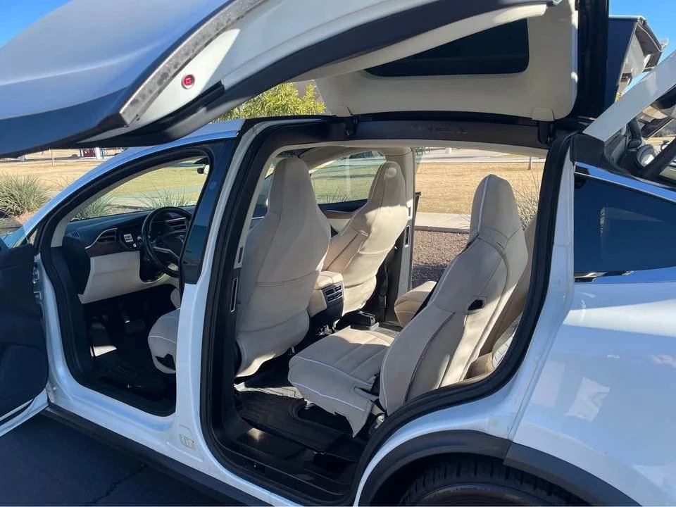 2017 Tesla Model X - Image 8 of 9