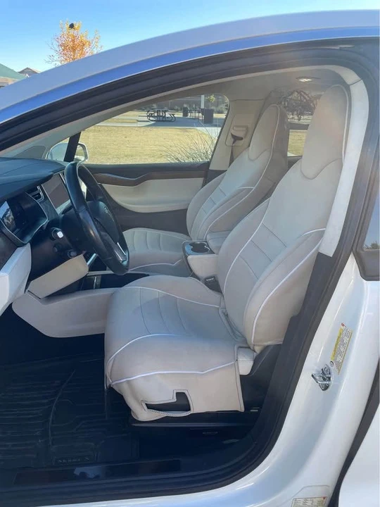 2017 Tesla Model X - Image 7 of 9